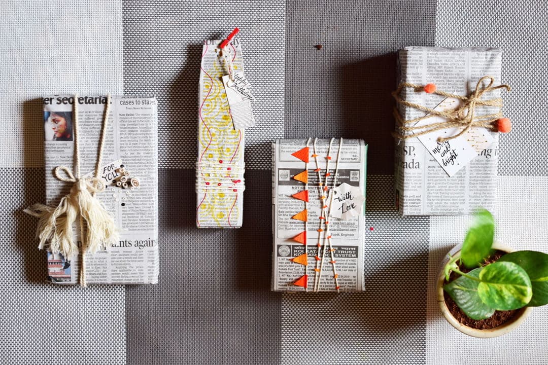 DIY NEWSPAPER GIFT WRAP
